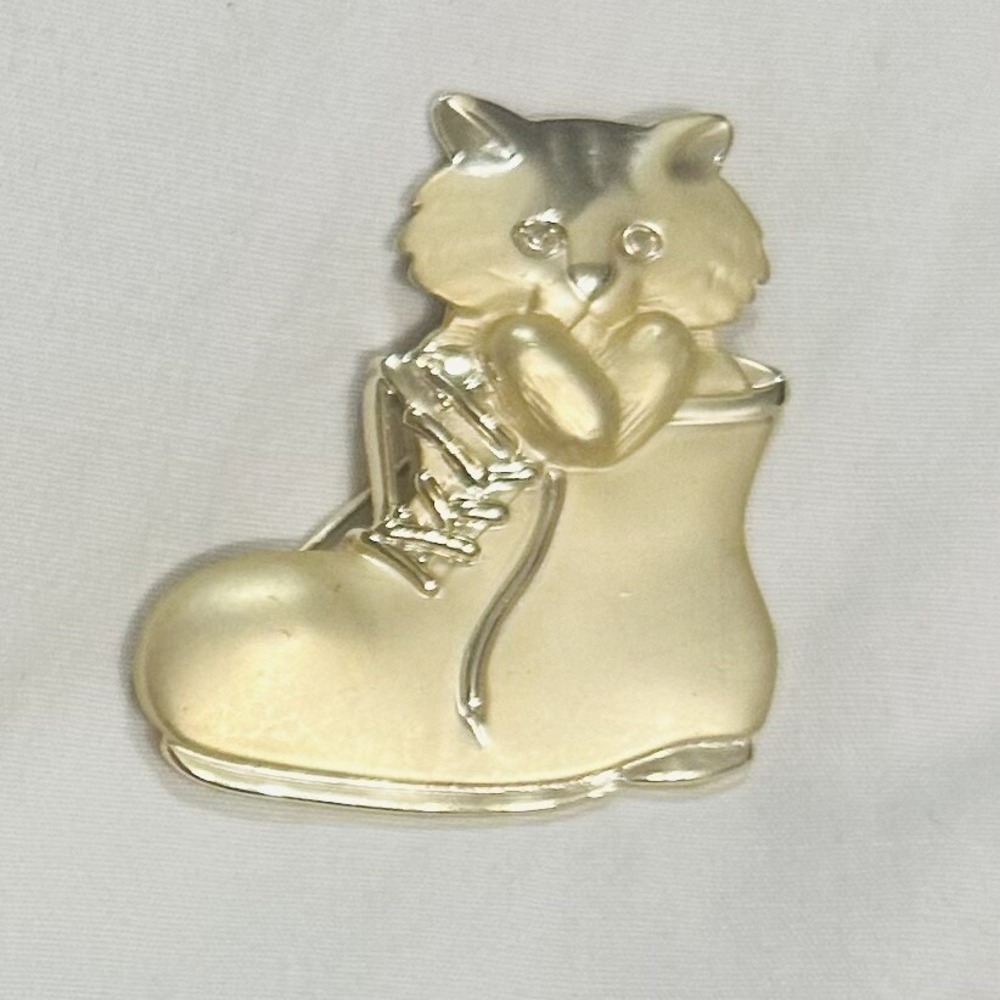 Vintage AJC Gold Tone Cat In Boots Kitten Kitty Statement Brooch Pin Signed 2"